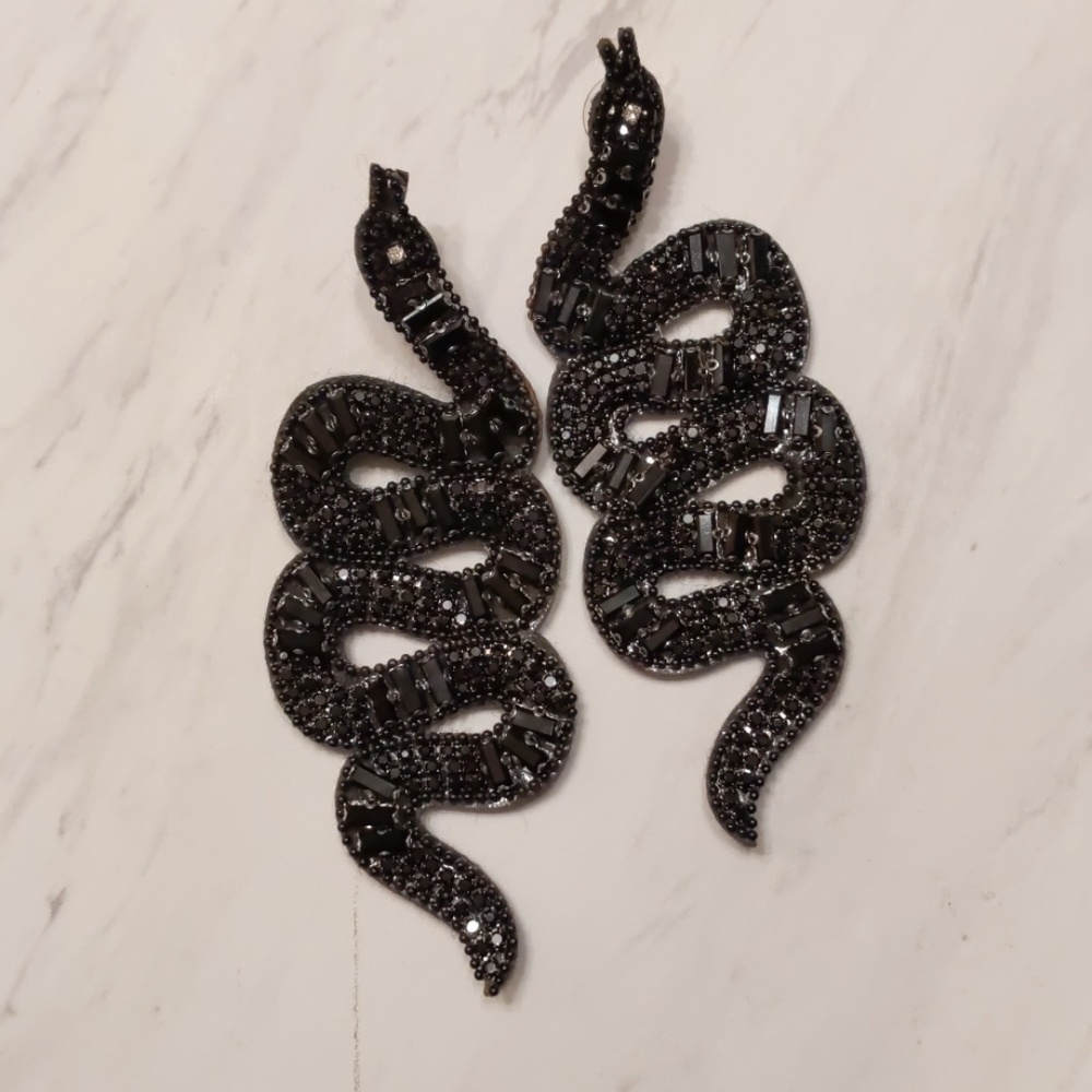 Gorgeous crystal snake earrings!